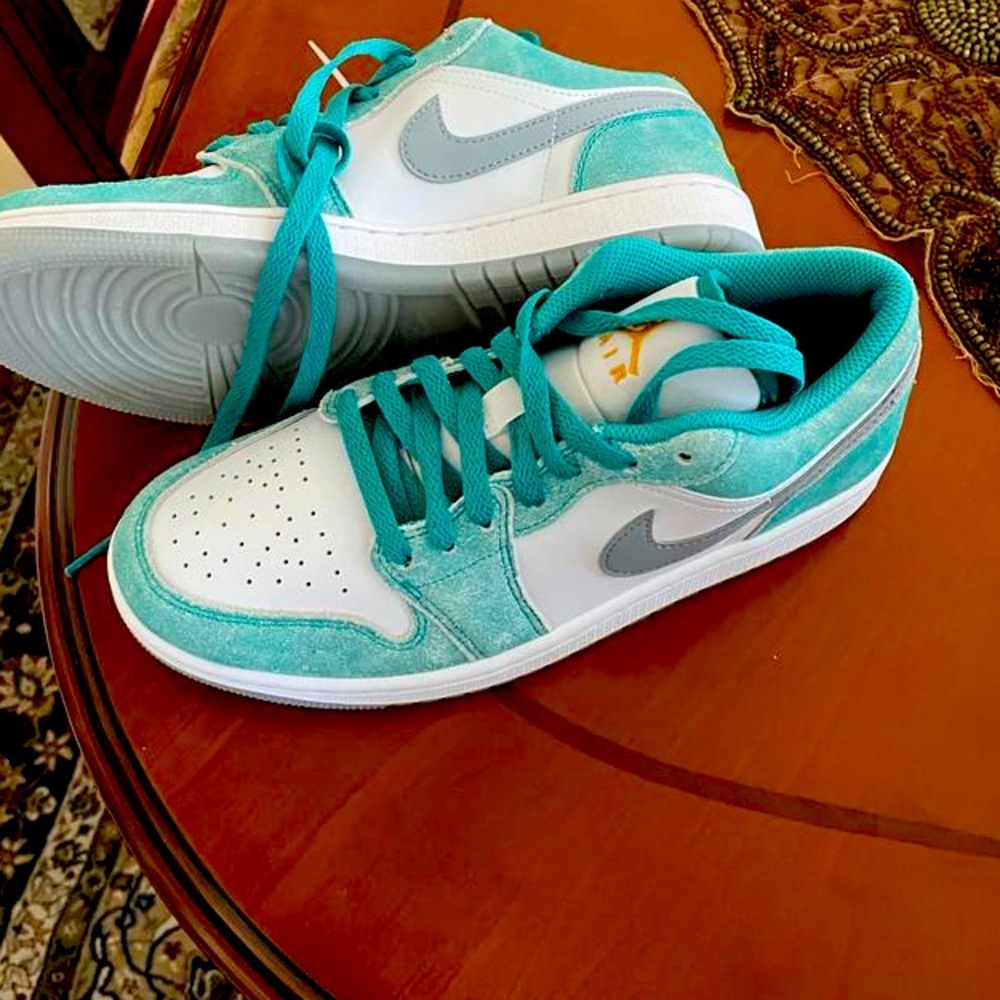 Air Jordan 1 Low SE “New Emerald” sneakers